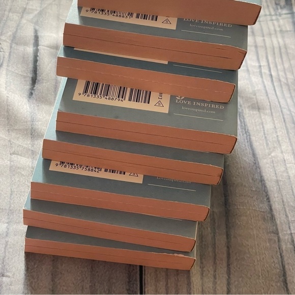 ✅4X Host Pick✅ Harlequin Love Inspired Inspirational Romance Novels, Lot of 8 - Picture 12 of 12